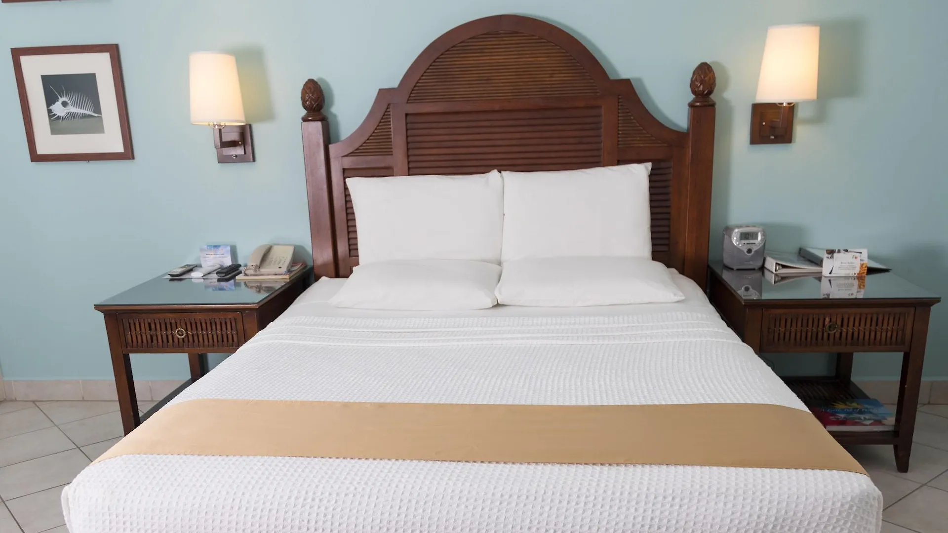 Trade Winds Hotel Дикенсон-Бей